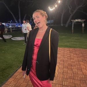 Meet your Posher, Evi